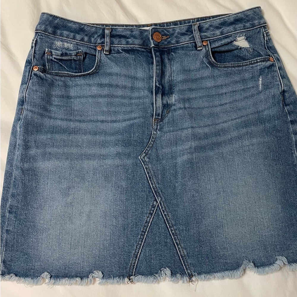 Lift size 12 frayed distressed denim skirt.